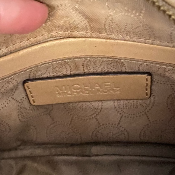 Michael Kors compact great for a night out. - Picture 5 of 14